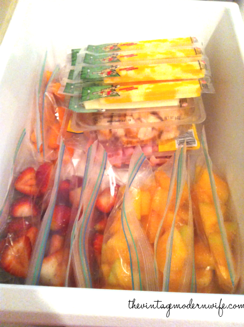 This blogger shows you how easy it is to have a healthy snack drawer in your fridge! Helps with lunch planning for the adults in the house, and has handy snacks in reach for your little one! So many ideas!