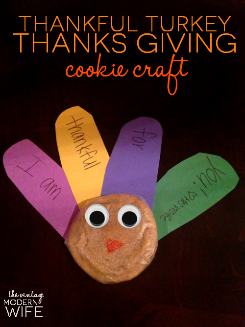 Looking for something easy that the kids can make at the Thanksgiving table? Try this Thankful Turkey Thanksgiving Cookie Craft! 