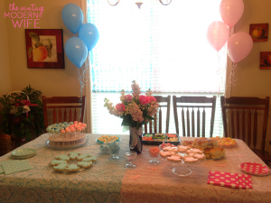 I love this gender reveal table by The Vintage Modern Wife. The half blue and half pink decorations are so cute!