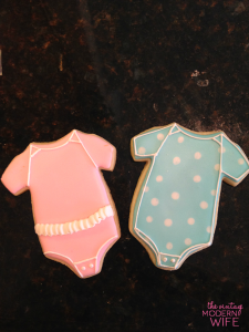 These onesie gender reveal cookies at The Vintage Modern Wife's gender reveal party from Sweet Elise bakery in Austin are adorable! I need them for my party!