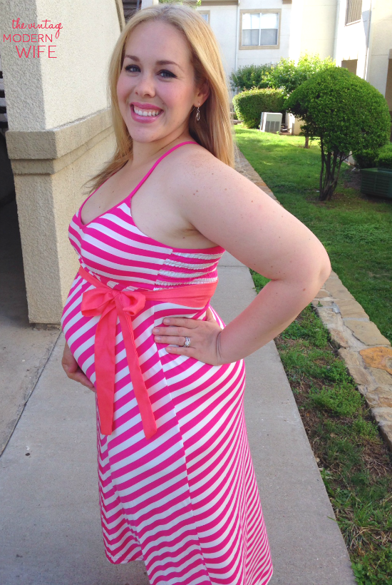 Love how The Vintage Modern Wife styled the Strawberry Wine dress from Oakleigh Rose. Throw on a satin ribbon for a belt and turn a non-maternity dress into one perfect for growing bellies!