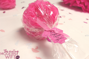 This loofah baby shower favor is such a great idea! It's adorable and practical!