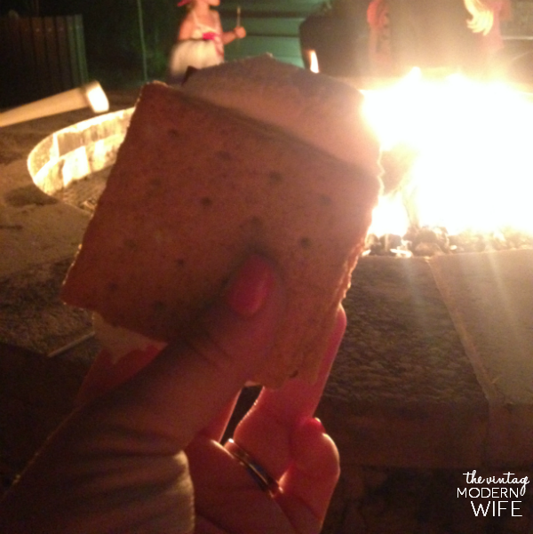 Lakeway Resort and Spa in Austin, Texas is a great babymoon vacation spot! Love how they offer s'mores bags at night to make over the fire by the pool!