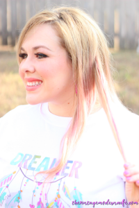 This braided headband tutorial by The Vintage Modern Wife is SO easy and I'm able to do it in 5 minutes! Stephanie breaks it down into simple steps that are easy to understand. Plus, I love her pink and blonde hair! Check it out for #momhairmonday!