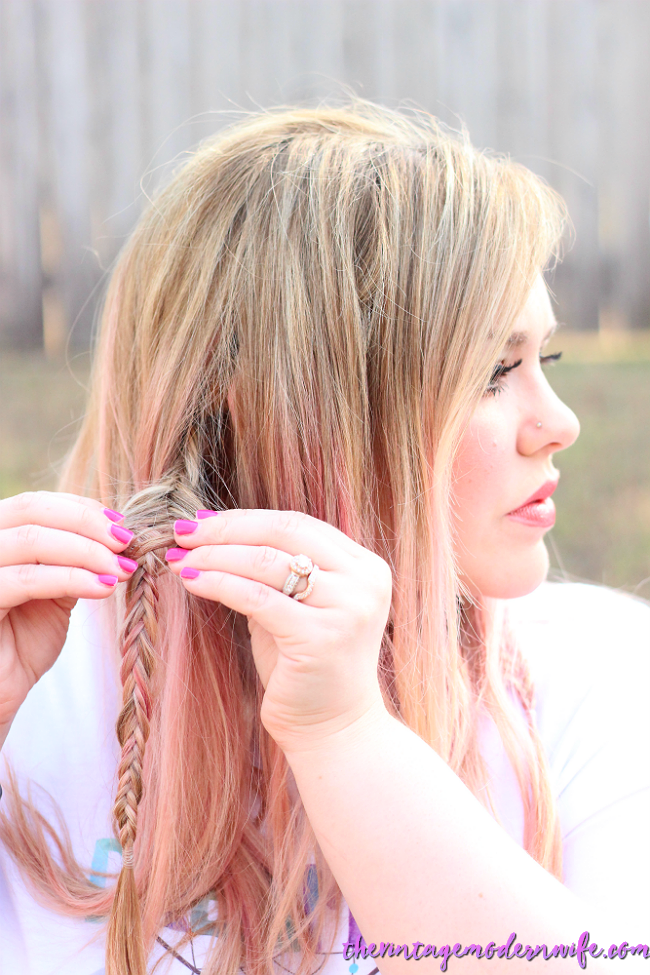 This braided headband tutorial by The Vintage Modern Wife is SO easy and I'm able to do it in 5 minutes! Stephanie breaks it down into simple steps that are easy to understand. Plus, I love her pink and blonde hair! Check it out for #momhairmonday!
