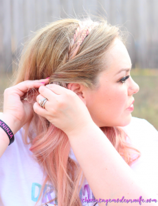 This braided headband tutorial by The Vintage Modern Wife is SO easy and I'm able to do it in 5 minutes! Stephanie breaks it down into simple steps that are easy to understand. Plus, I love her pink and blonde hair! Check it out for #momhairmonday!