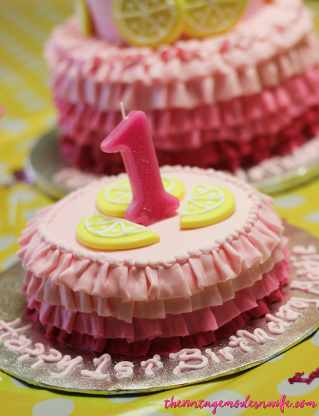This lemonade birthday smash cake is ADORABLE and almost too cute to eat! Love it and all the other lemonade first birthday party ideas at this blog!
