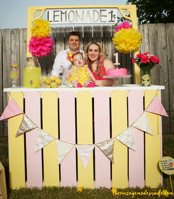 Looking for a lemonade themed 1st birthday photo shoot? This one from The Vintage Modern Wife is TOO cute. With the perfect lemonade stand and props, this lemonade 1st birthday party set up is sweet as can be!