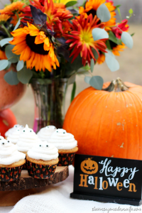 Looking for a homemade spice cake recipe that is on another level? These Ghost Spice Cupcakes from The Vintage Modern Wife are not only delicious, but they're filled with homemade apple pie filling! Perfect for Halloween, Thanksgiving, or whenever your heart desires. Get the recipe now!
