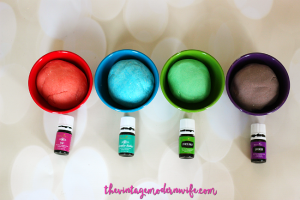 This essential oil play doh recipe is AMAZING and so easy to do. Plus, I love that she used oils safe for kids! This recipe is fantastic!