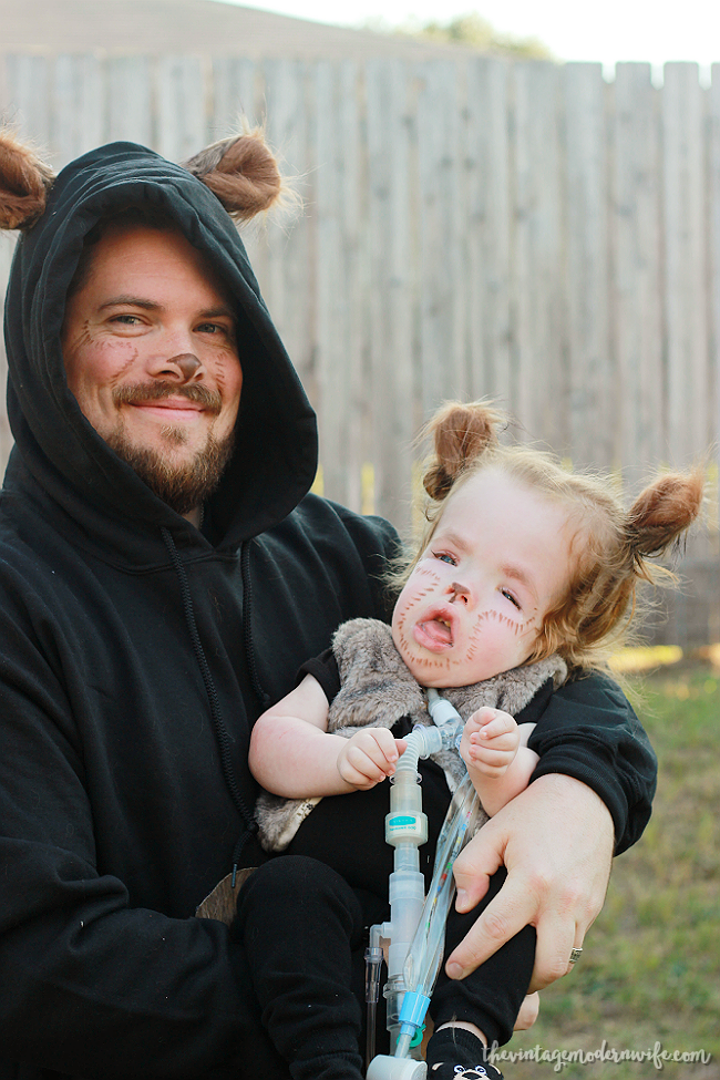 Looking for fun family costumes for Halloween? Love this Goldilocks and the Three Bears DIY!