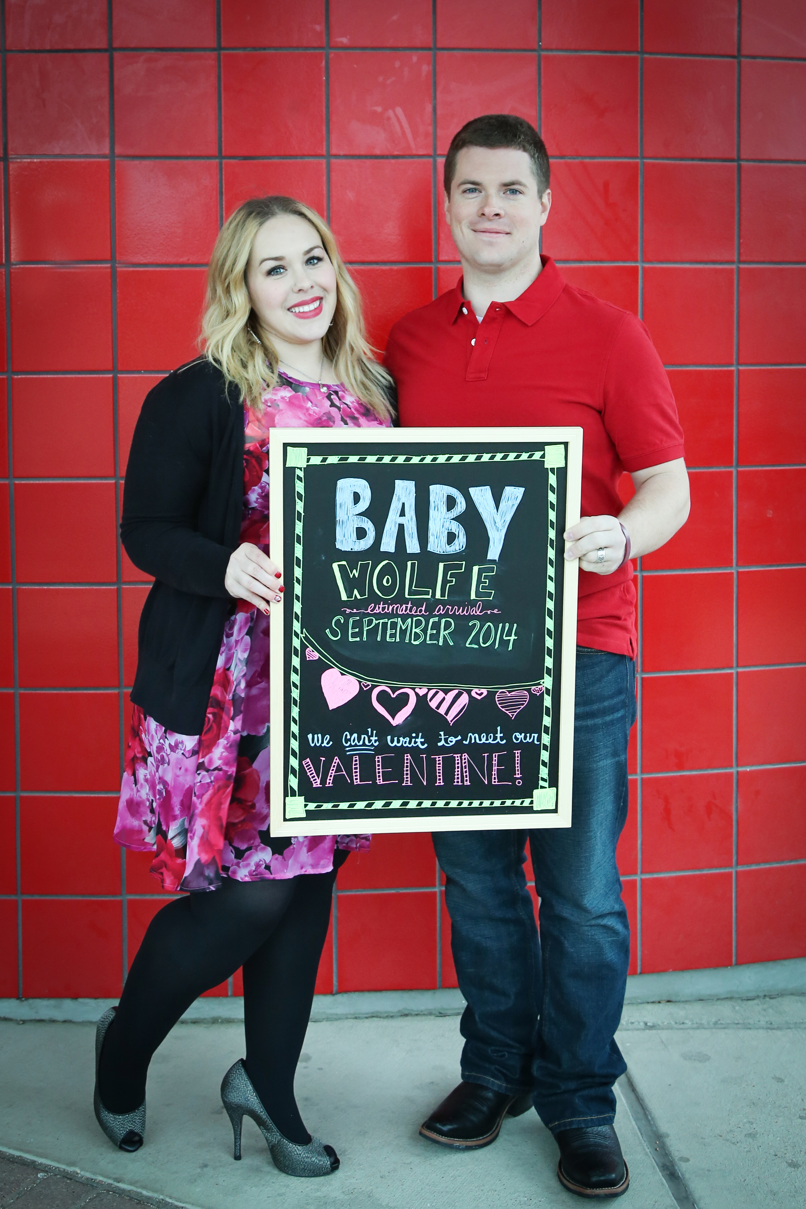 Looking for a cute Conversation Hearts Valentine's pregnancy announcement? The Vintage Modern Wife is sharing the adorable way she and her husband announced their pregnancy! 