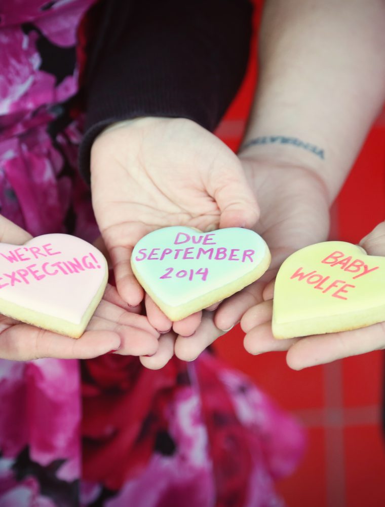 Looking for a cute Conversation Hearts Valentine's pregnancy announcement? The Vintage Modern Wife is sharing the adorable way she and her husband announced their pregnancy!