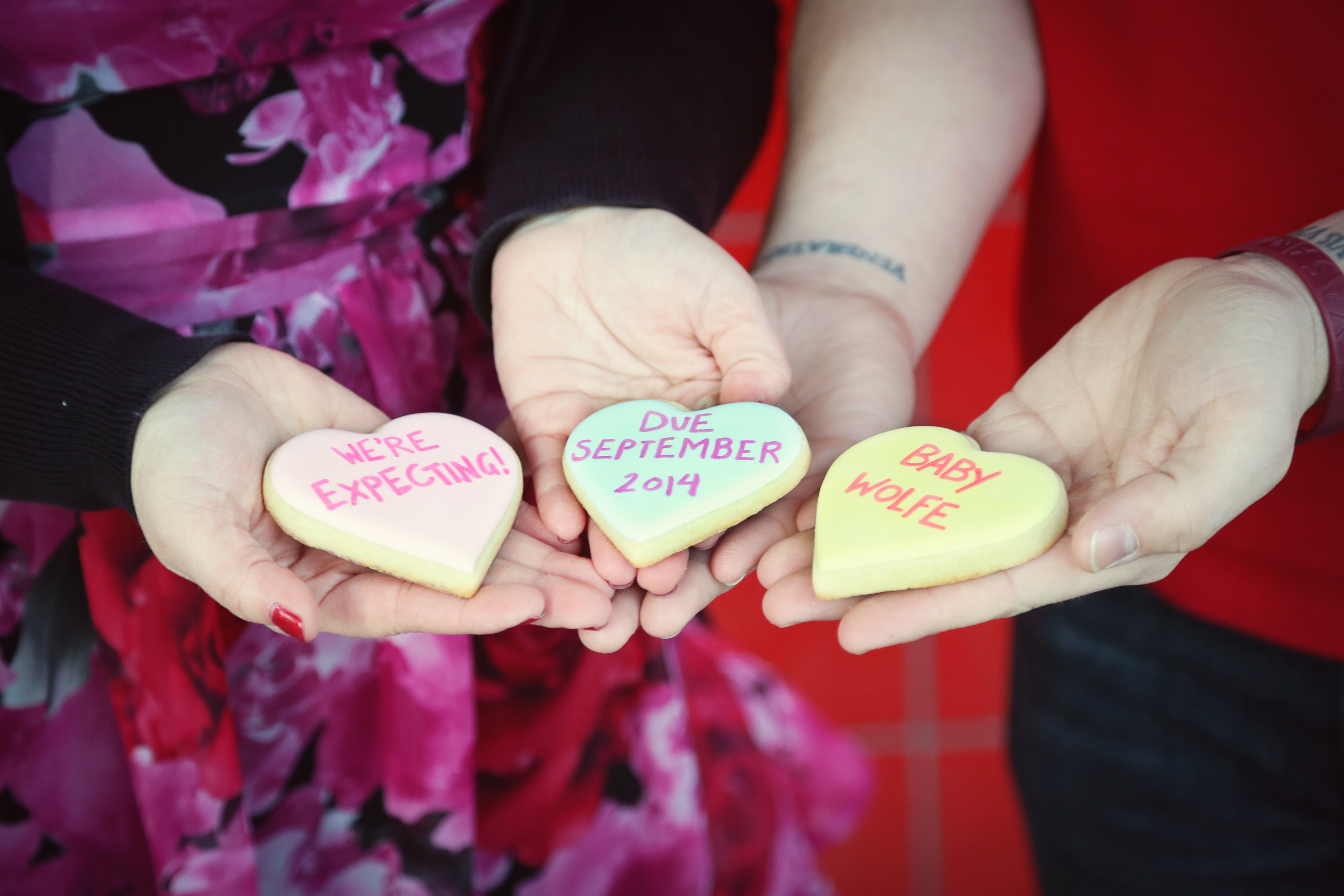 Looking for a cute Conversation Hearts Valentine's pregnancy announcement? The Vintage Modern Wife is sharing the adorable way she and her husband announced their pregnancy! 