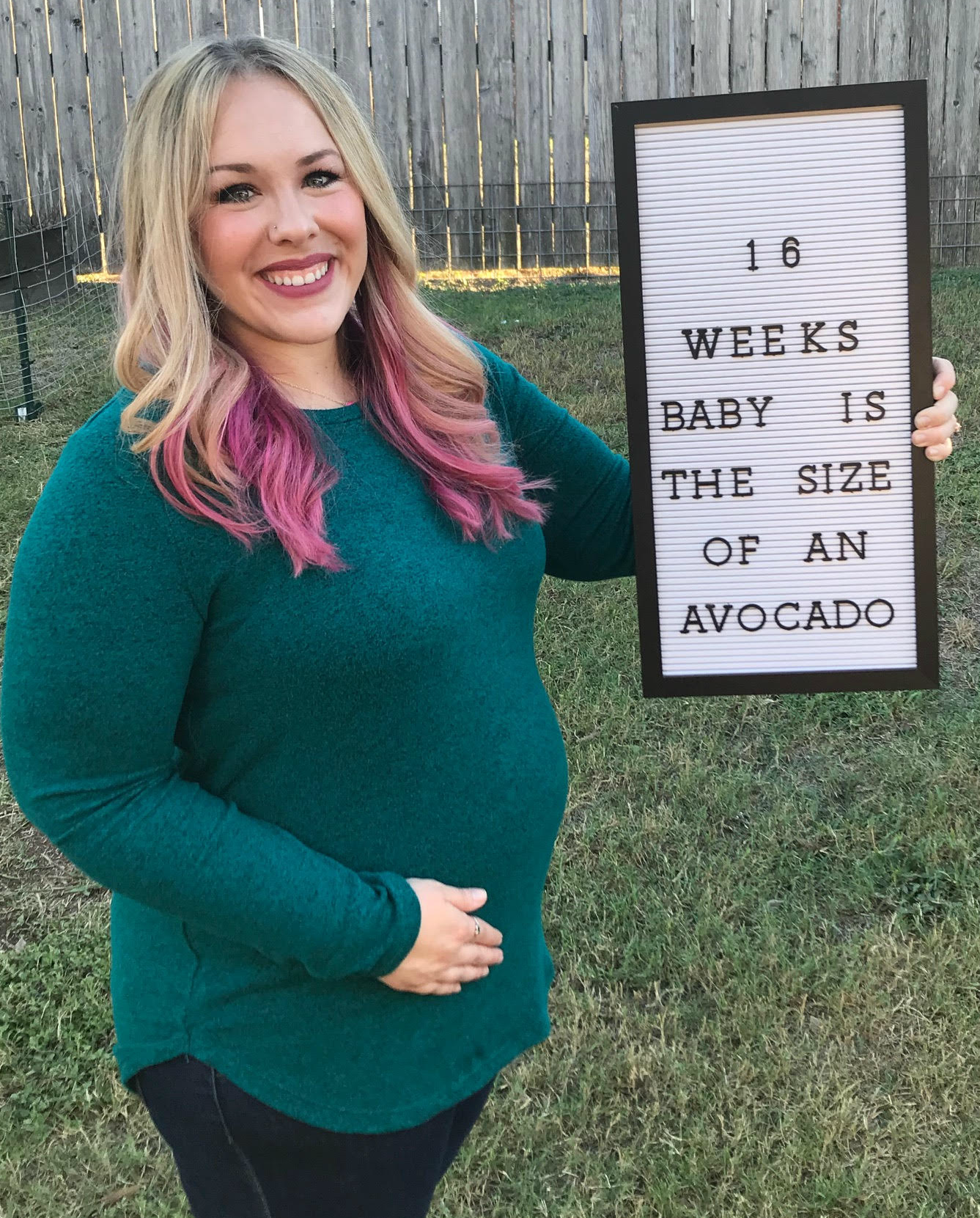 Love this baby bump letter board by The Vintage Modern Wife. 16 weeks pregnant!