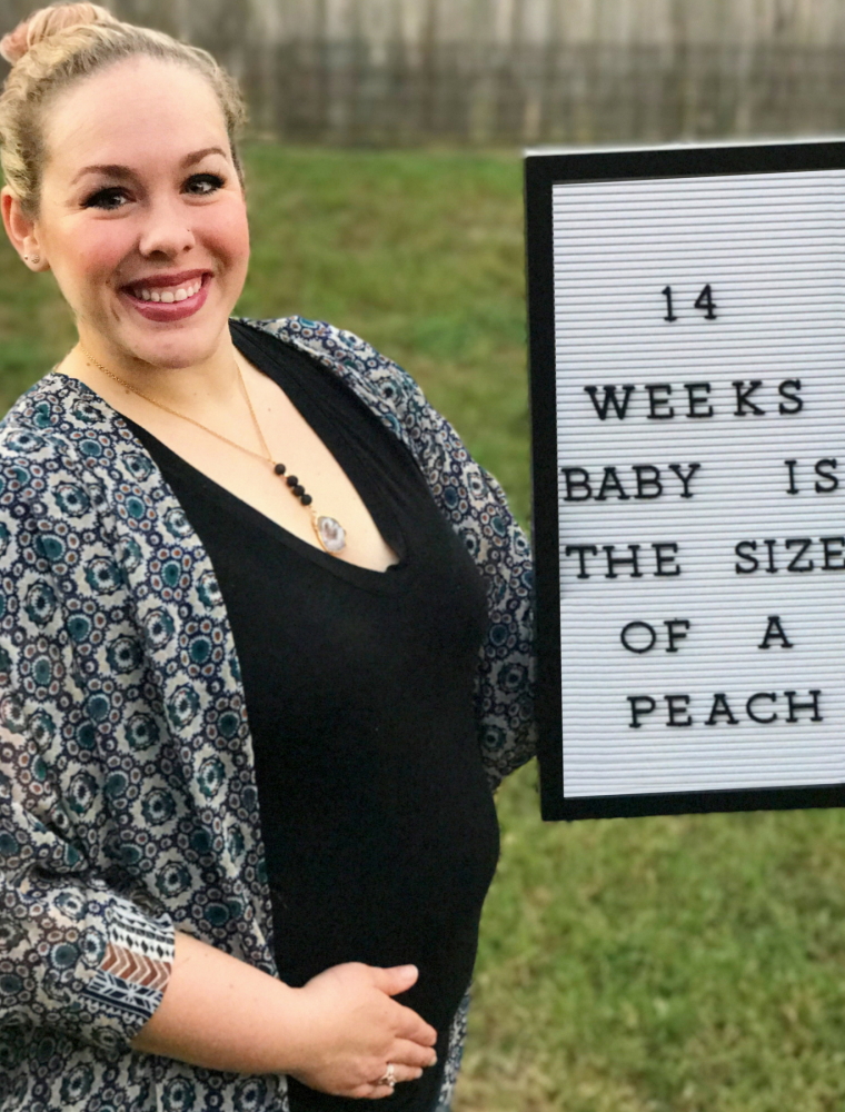 Love this baby bump letter board progression by The Vintage Modern Wife. 12-16 weeks pregnant!