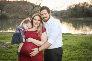 Looking for inspiration for your winter maternity photoshoot? Check these out by this Waco, Texas blogger!