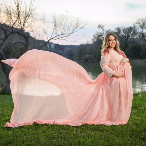 Looking for inspiration for your winter maternity photoshoot? Check these out by this Waco, Texas blogger!