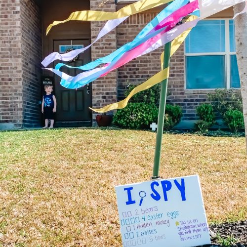 Looking for something to do with your kids? Check out these 50 FREEUltimate Outdoor I Spy Scavenger Hunt Ideas! There's a whole lot of fun to be had outside with these!