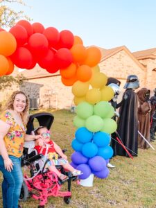 Looking to have a drive by birthday party? Search no further because these tips from The Vintage Modern Wife are incredible! Talk about the best party yet!