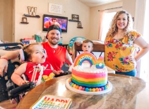Looking to have a drive by birthday party? Search no further because these tips from The Vintage Modern Wife are incredible! Talk about the best party yet!