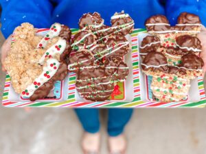 Looking for a delicious and easy recipe? These easy Christmas Mickey Rice Krispies Treats are so fun and don't take long to make!