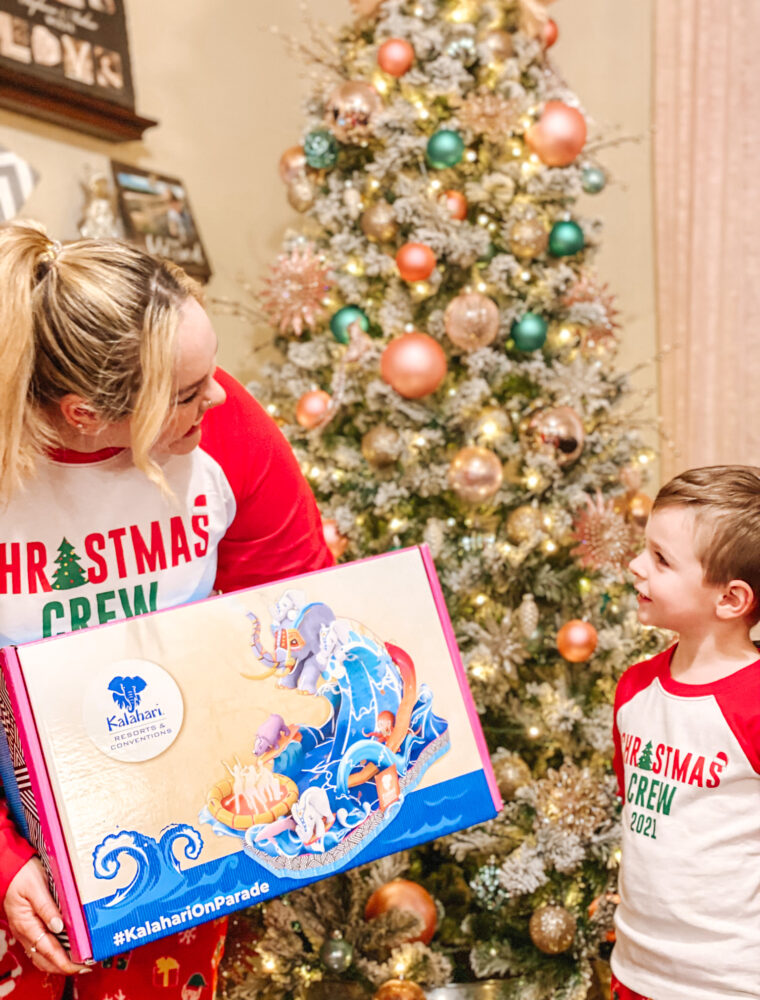 Looking to make holiday memories this Christmas? Don't miss the Kalahari Resorts and Conventions float during the Macy's Thanksgiving Day Parade AND a fun giveaway for a free 2 night stay at a Kalahari resort!