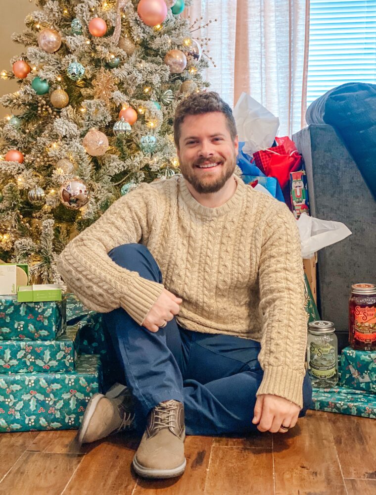 On the hunt for some unique Christmas gifts for dads? Don't miss this great round up of gift ideas that you may not have thought about!