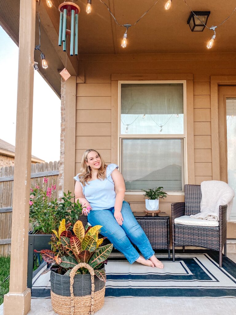 Looking for small porch decor? Don't miss this fun refresh with everything from Walmart! Find easy and affordable ways to spruce up your space here.